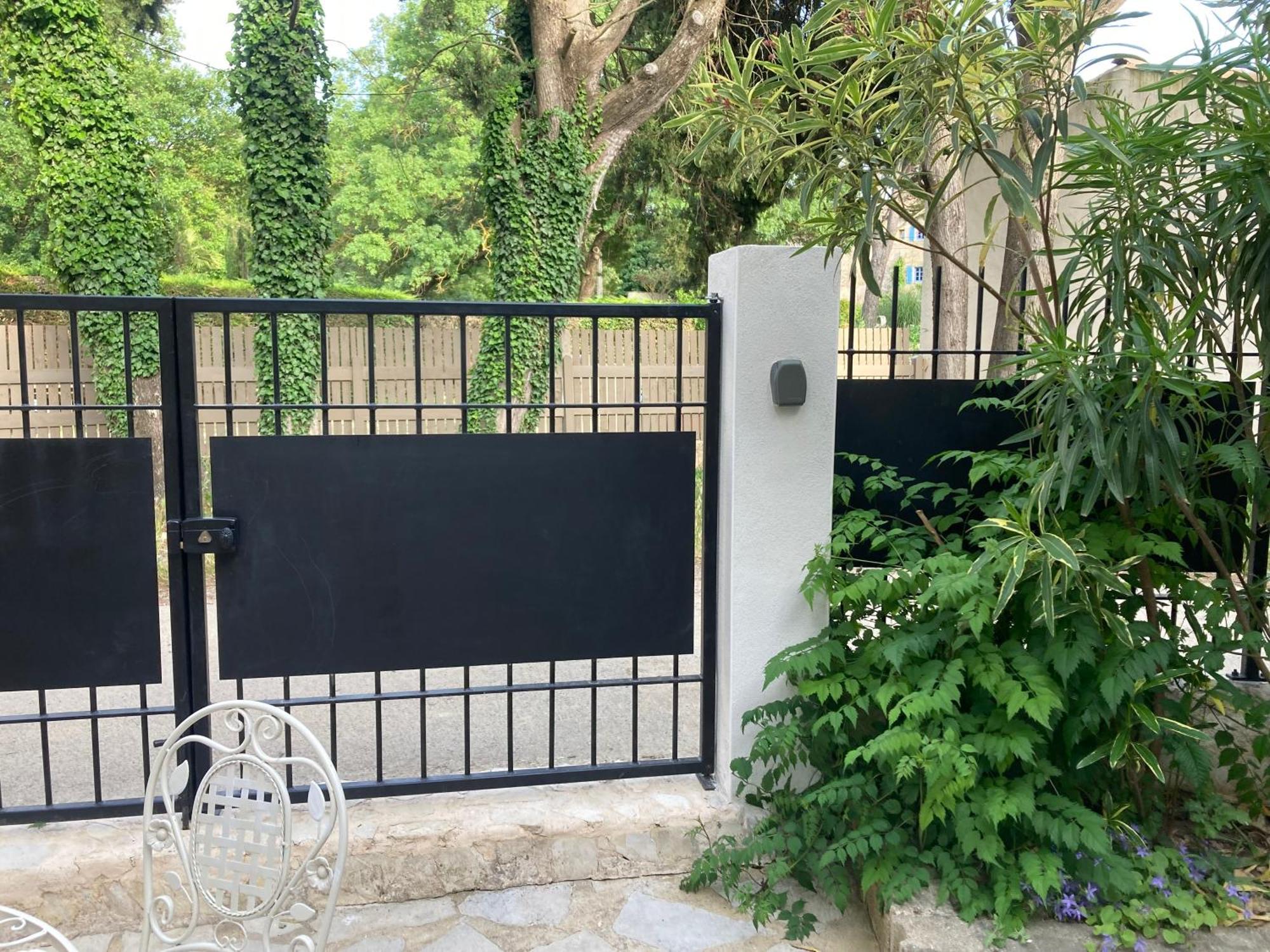 Le Studio D Aurelie Avec Spa Ete En Pleine Campagne Et Proche De Toute Commodite Roquemaure  Exterior photo